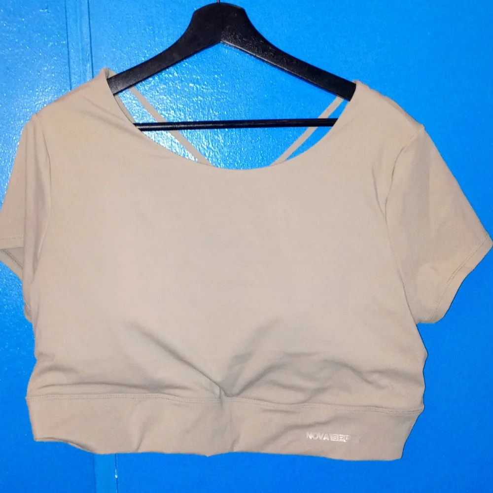 Fashion Nova Curve - Crunch Time Active Short Sleeve Top in Sculpt Tech - Picture 1 of 3